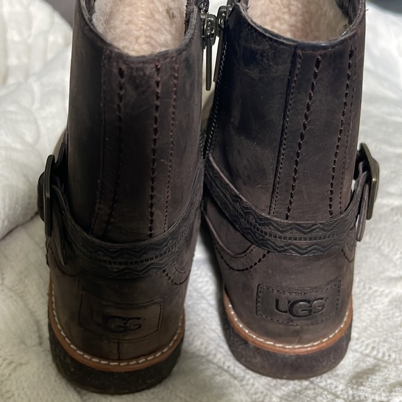 Worn Once! $129 UGG Camren Leather side zip Boot Brown Size 7 - Picture 5 of 8